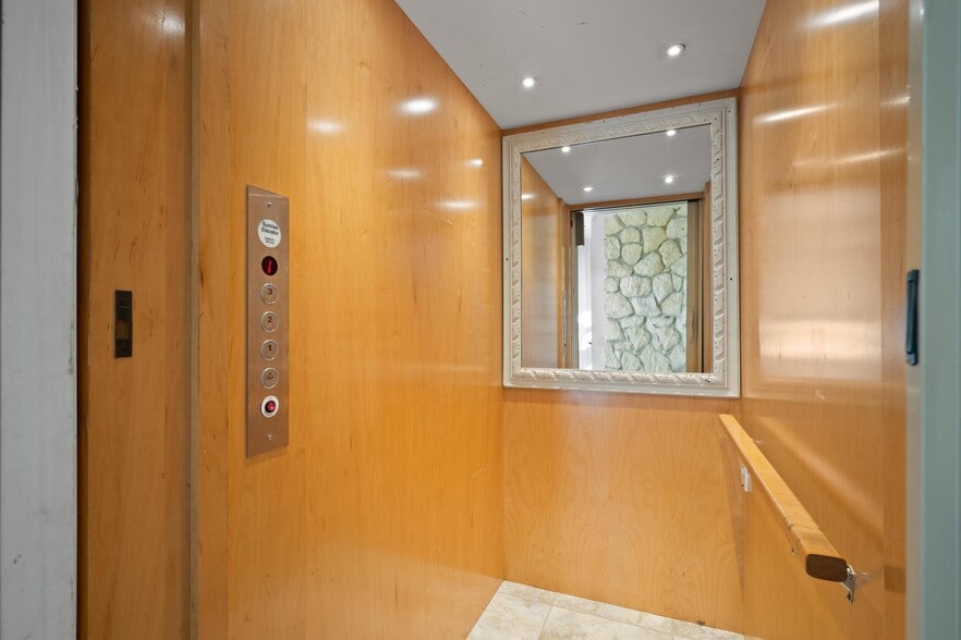 More Photos Of 810 Dodecanese Blvd, Tarpon Springs Marina For Sale