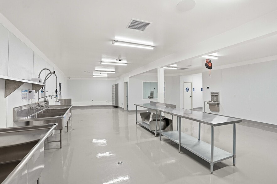 More Photos Of 14071 Polk St, Sylmar Food Processing For Lease