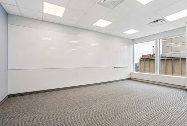 More Photos Of 60 Bloor St W, Toronto Office For Lease