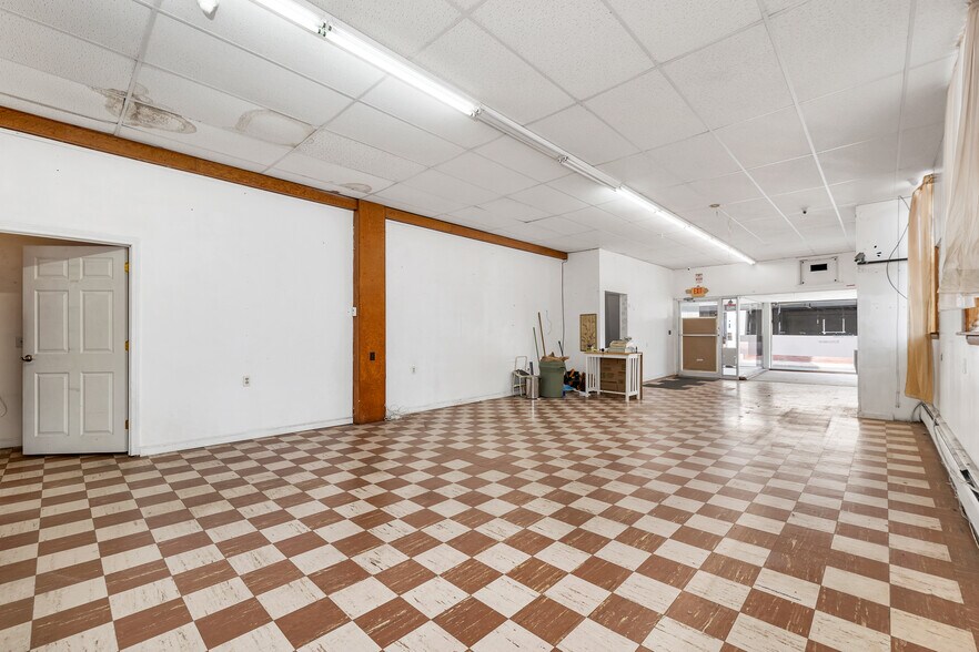 More Photos Of 23 Elm St, Nashua Storefront Retail Residential For Lease