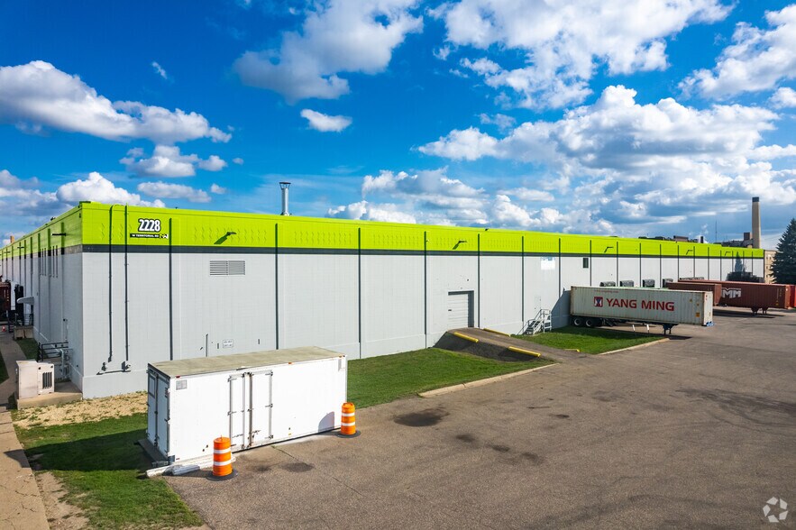 More Photos Of 2228 Territorial Rd, Saint Paul Distribution For Lease