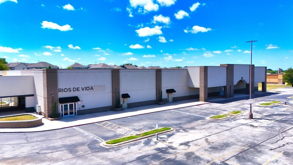 More Photos Of 15130 Nacogdoches Rd, San Antonio Freestanding For Sale