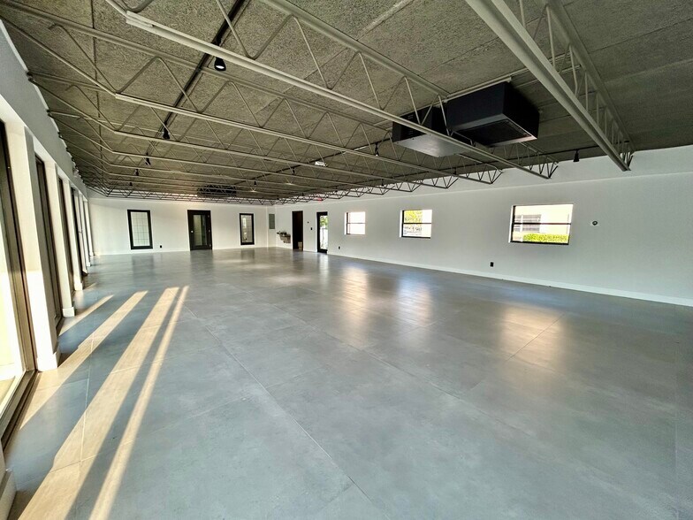 More Photos Of 2100 E Commercial Blvd, Fort Lauderdale Storefront Retail Office For Lease