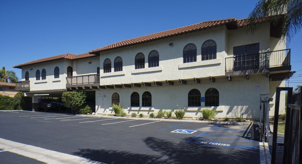 More Photos Of 902 N Grand Ave, Santa Ana Medical For Sale