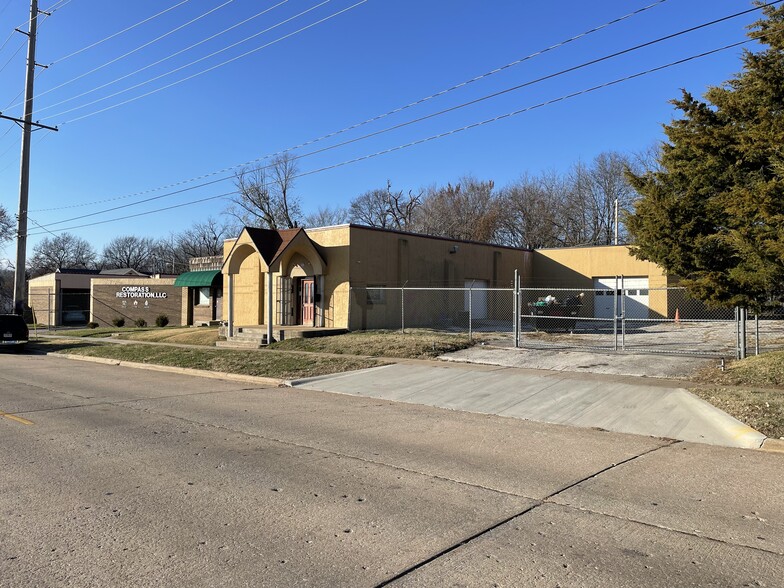 Primary Photo Of 219 & 303 W Chase st, Springfield Flex For Sale