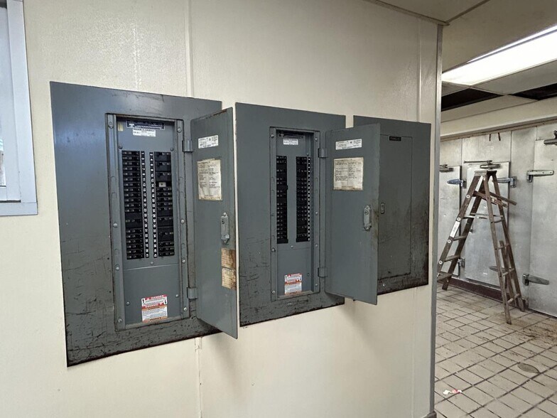 More Photos Of 1575 W Galbraith Rd, Cincinnati Restaurant For Sale