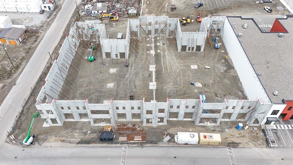 More Photos Of 4605 34 St, Vernon Distribution For Lease