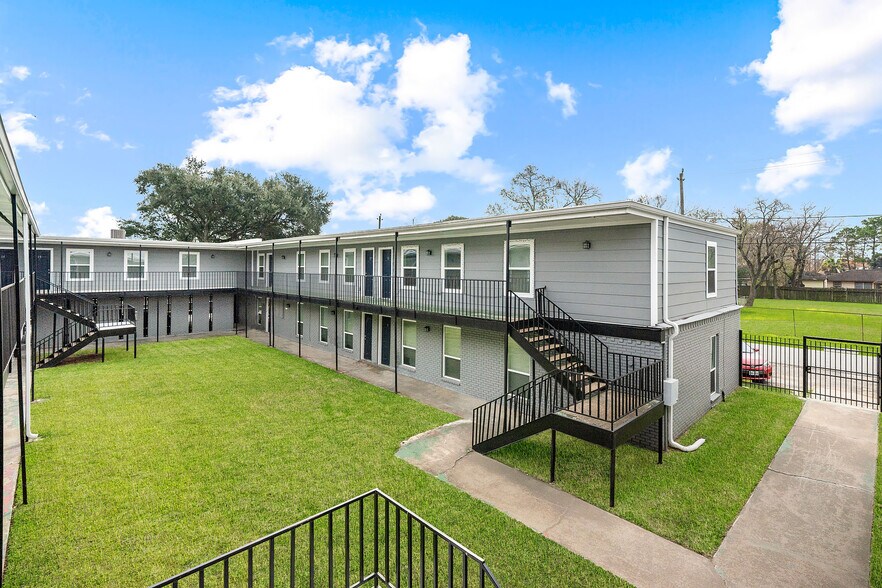 More Photos Of 6403 Sloan St, Houston Apartments For Sale