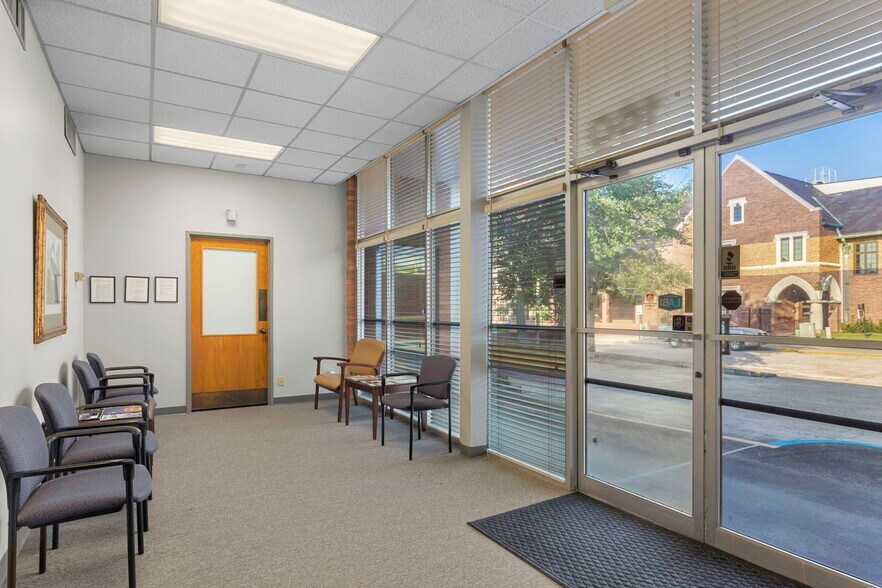 More Photos Of , Baton Rouge Office For Sale