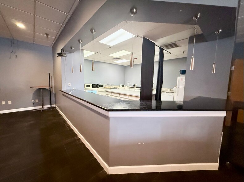 More Photos Of 101 W Glade Rd, Euless Unknown For Lease