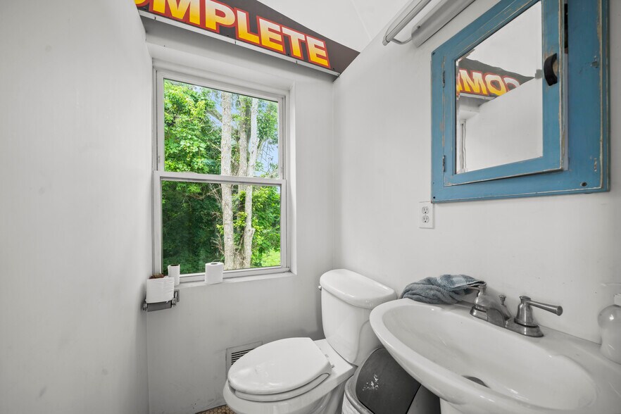 More Photos Of 202 Union St, Vernon Auto Repair For Sale