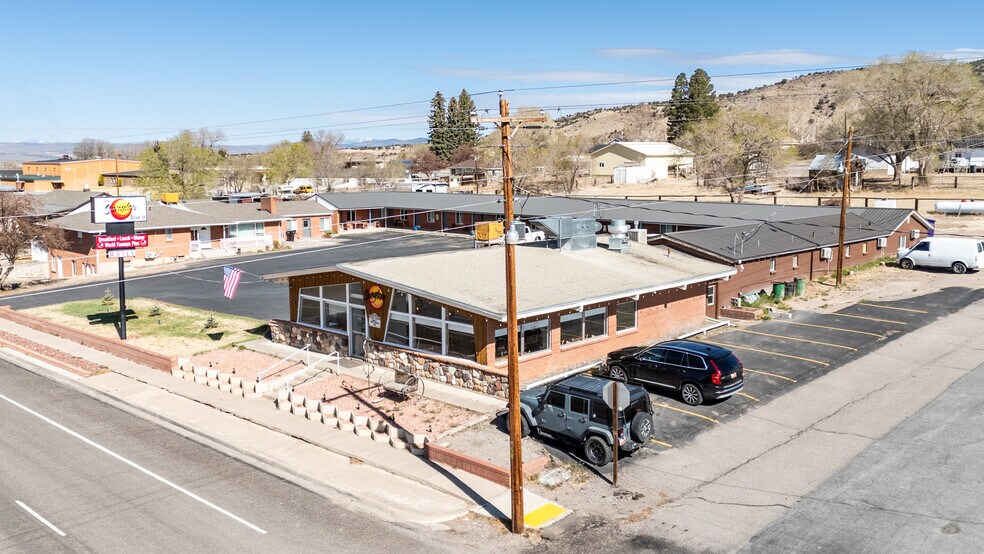 More Photos Of 91 E Main St, Bicknell Hotel For Sale