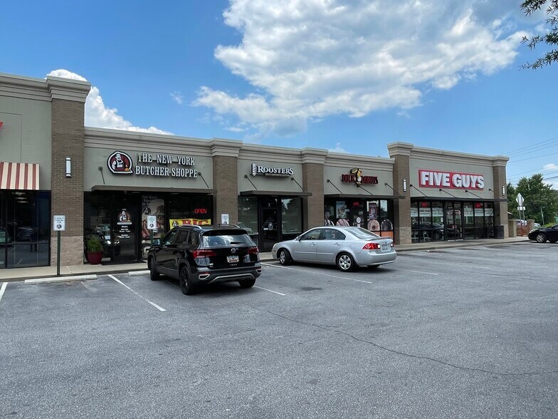 More Photos Of 3935 Pelham Rd, Greenville Storefront Retail Office For Lease