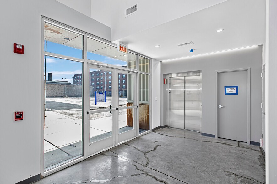 More Photos Of 3333 W Lake St, Chicago Manufacturing For Lease