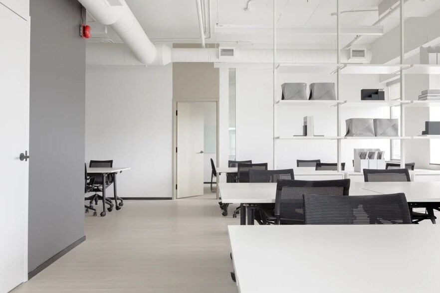 More Photos Of 425 Adelaide St W, Toronto Office For Sale