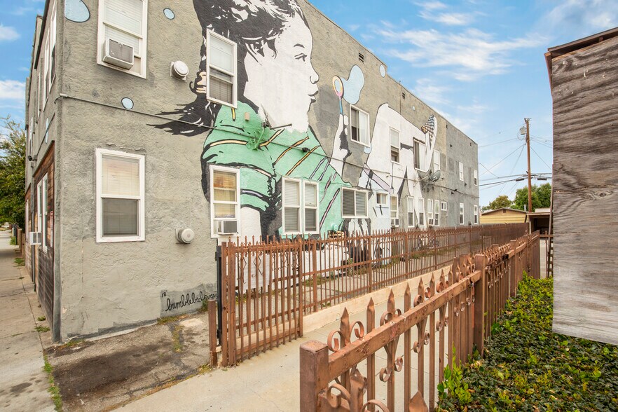 More Photos Of 722 S Ford Blvd, Los Angeles Apartments For Sale
