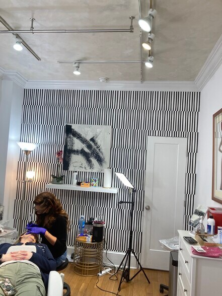 More Photos Of 421 S Washington St, Alexandria Storefront Retail Office For Sale