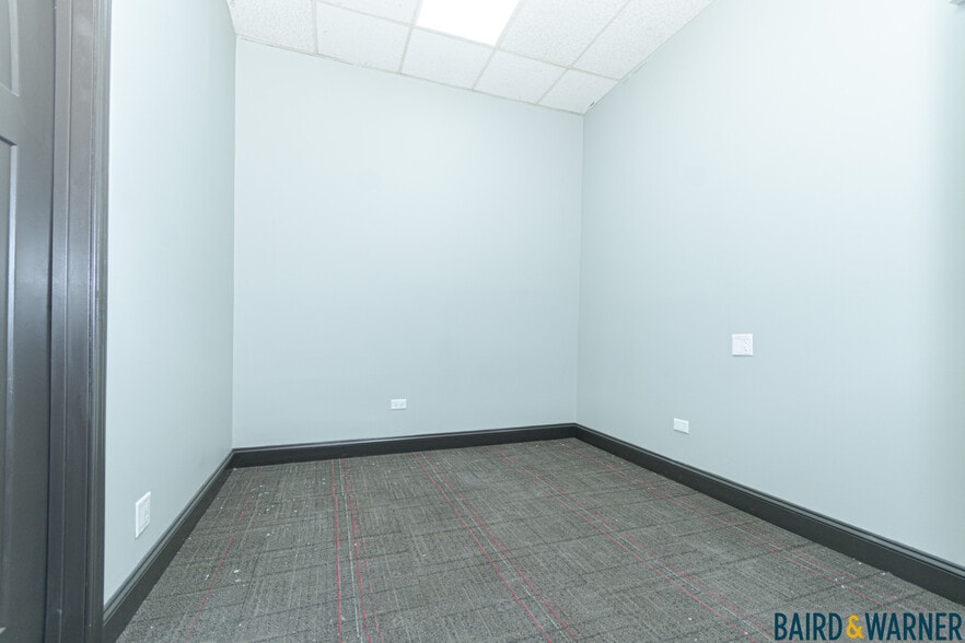 More Photos Of 4827-4831 W Irving Park Rd, Chicago Office For Lease