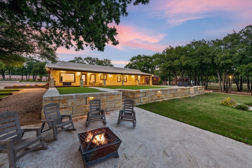 More Photos Of 1000 County Road 904, Joshua Golf Course Driving Range For Sale