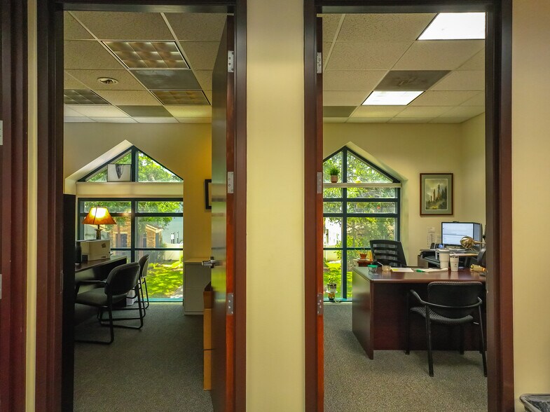 More Photos Of 3709 W Jetton Ave, Tampa Office For Sale