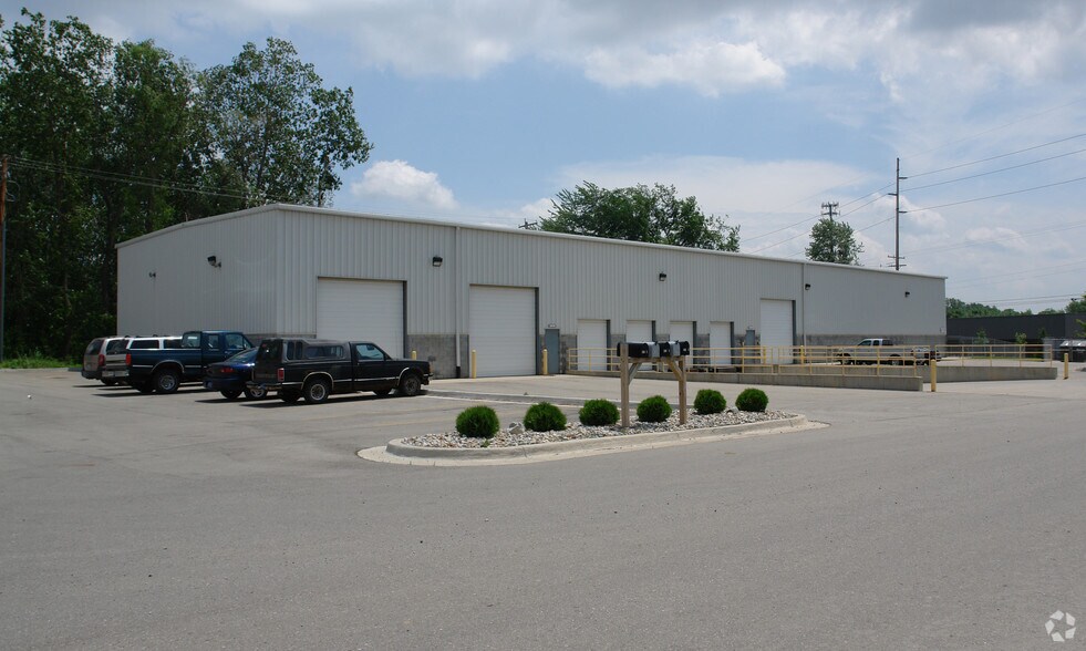 More Photos Of 810 Filley St, Lansing Warehouse For Lease