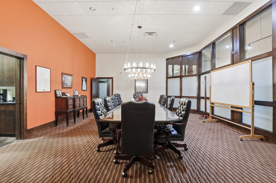 More Photos Of 140 E Main St, Lewisville Office For Sale