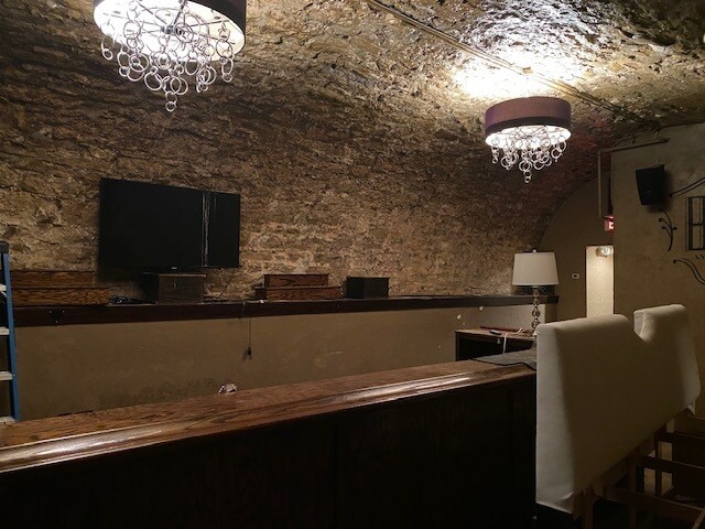More Photos Of 520 S Front St, Columbus Bar For Lease