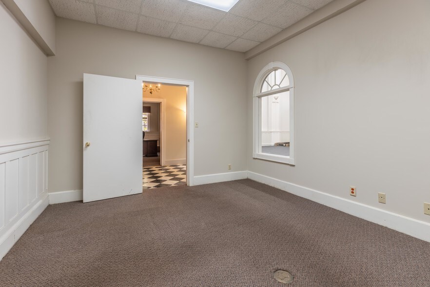 More Photos Of 300 Frederica St, Owensboro Office For Lease