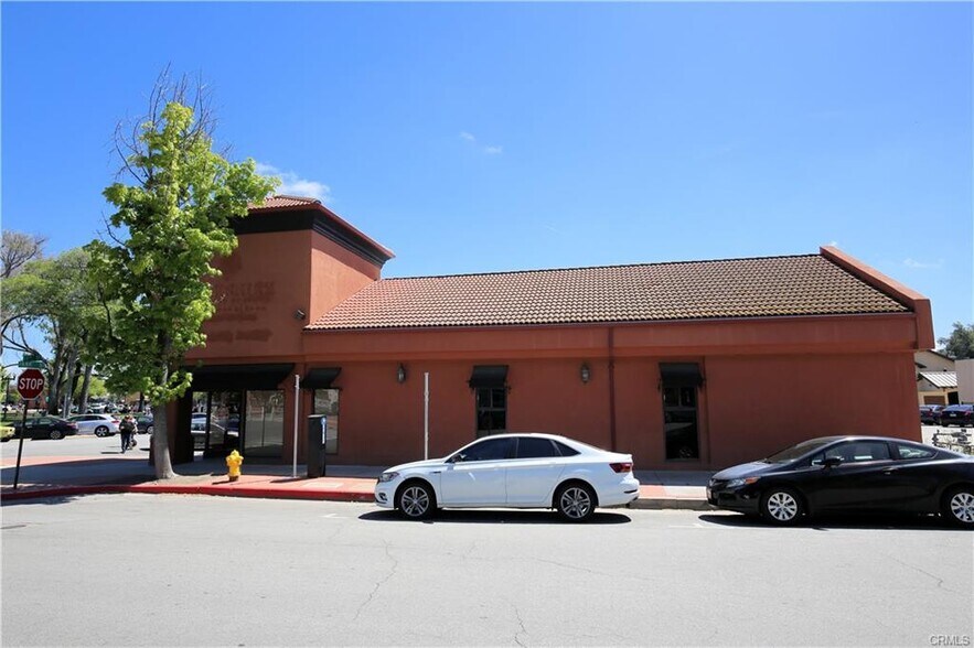 More Photos Of 800 11th St, Paso Robles General Retail For Sale