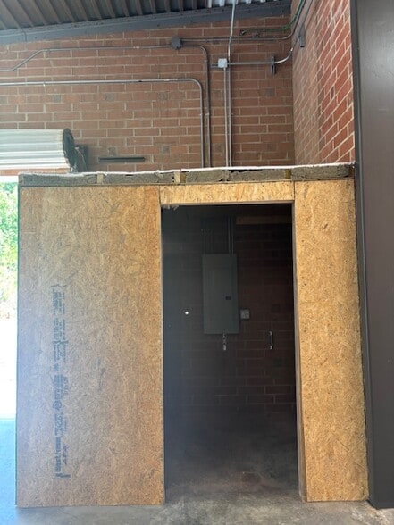 More Photos Of 2026 Kingsley Dr, Albemarle Manufacturing For Lease