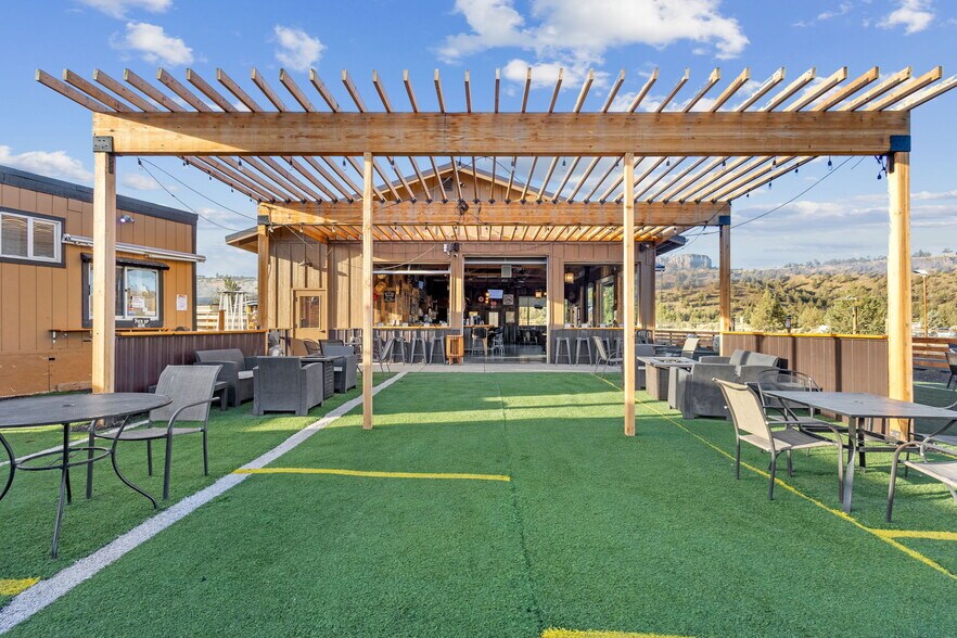 More Photos Of 13959 SW Commercial Loop Rd, Crooked River Ranch Restaurant For Sale