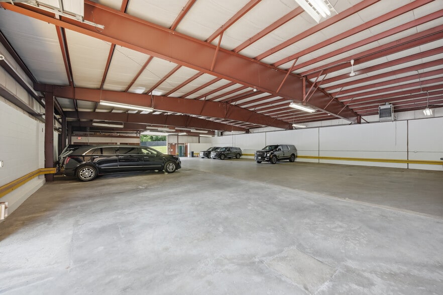 More Photos Of 980 Stanley St, New Britain Warehouse For Lease