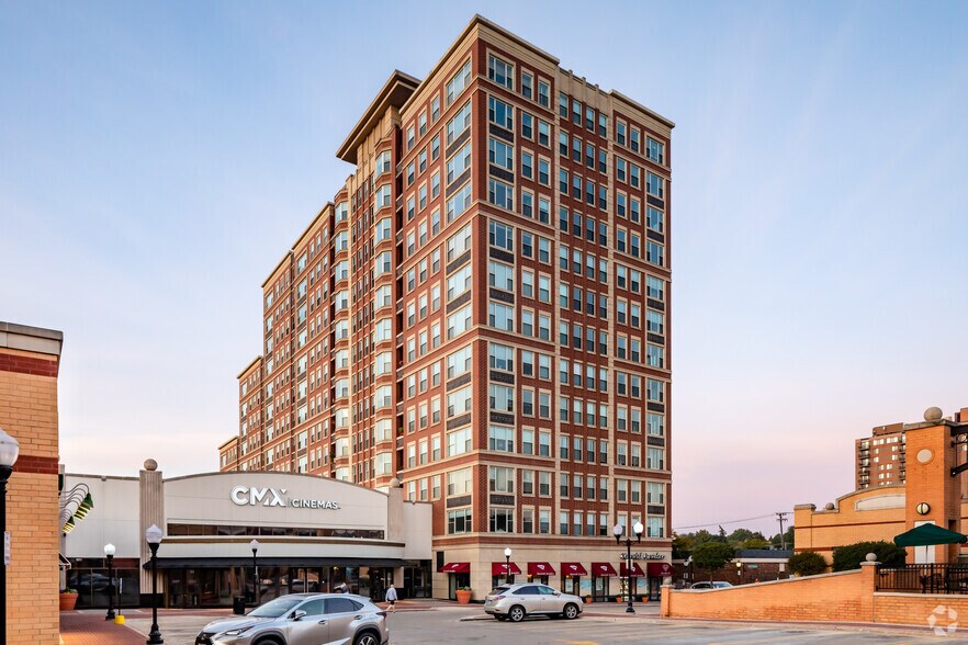 More Photos Of 21 S Evergreen Ave, Arlington Heights Unknown For Lease