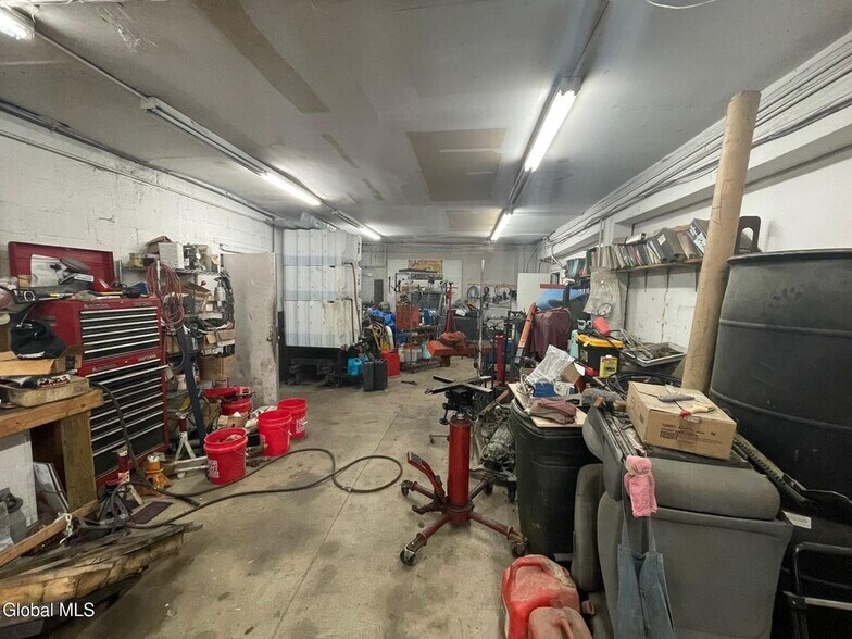 More Photos Of 152 Speigletown Rd, Troy Auto Repair For Sale