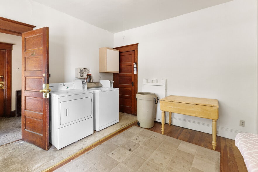 More Photos Of 23 Monroe St, Schenectady Apartments For Sale