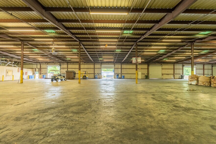 More Photos Of 89 Green St, Warner Robins Warehouse For Sale