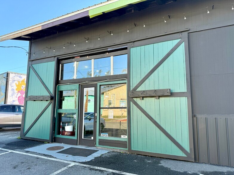 More Photos Of 609 Railroad Sq, Tallahassee Showroom For Sale