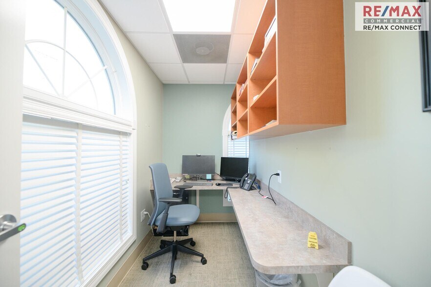 More Photos Of 401 Oyster Point Rd, Newport News Medical For Sale