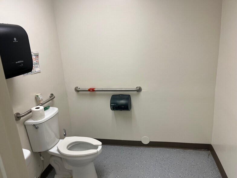 More Photos Of 915 Sand Lake Rd, Altamonte Springs Restaurant For Sale