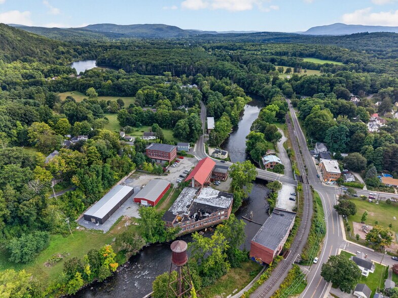 More Photos Of 420 Park St, Housatonic Flex For Sale