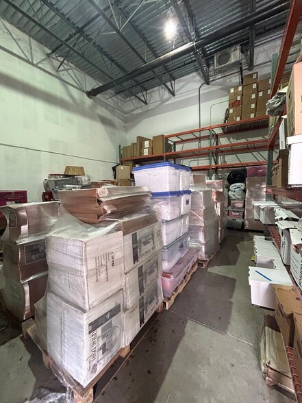 More Photos Of 14000-14046 NW 82nd Ave, Miami Lakes Light Distribution For Lease