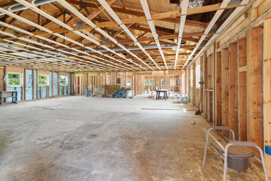 More Photos Of 201 W Saginaw Rd, Sanford Freestanding For Sale