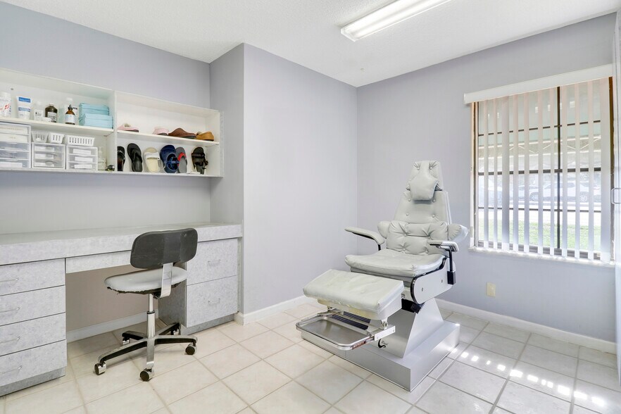 More Photos Of 1791 SE Port St Lucie Blvd, Port Saint Lucie Medical For Sale