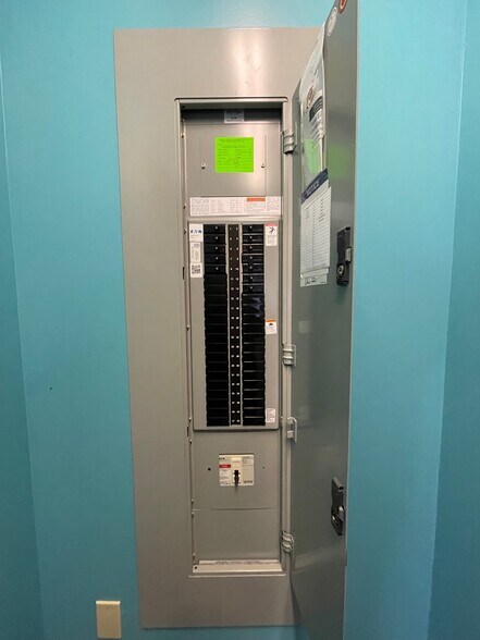 More Photos Of 800-820 Mckeesport Rd, Elizabeth Supermarket For Lease