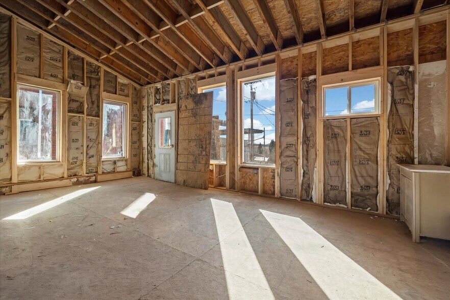 More Photos Of 310 Victor Ave, Victor General Retail For Sale