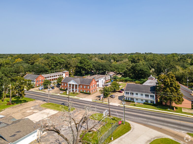 More Photos Of 660 N Foster Blvd, Baton Rouge Unknown For Lease