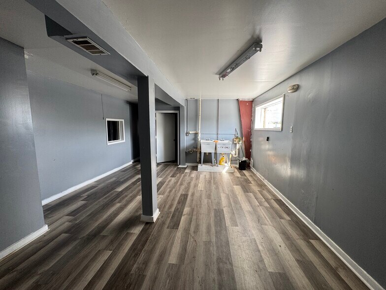 More Photos Of 1338 Summit Dr, Conyers Warehouse For Sale