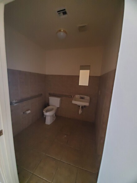 More Photos Of 6740 E University Dr, Mesa Unknown For Lease