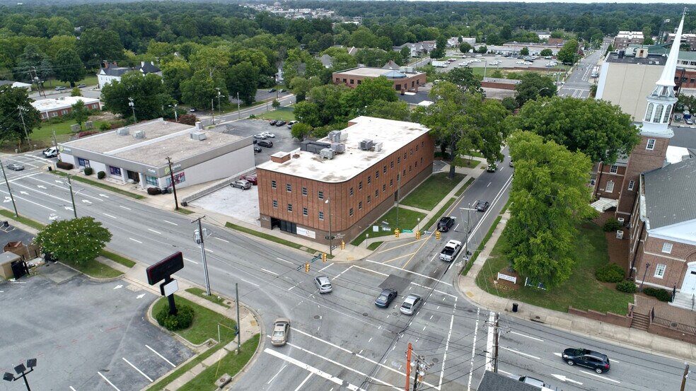 More Photos Of 500 W Friendly Ave, Greensboro Office For Lease