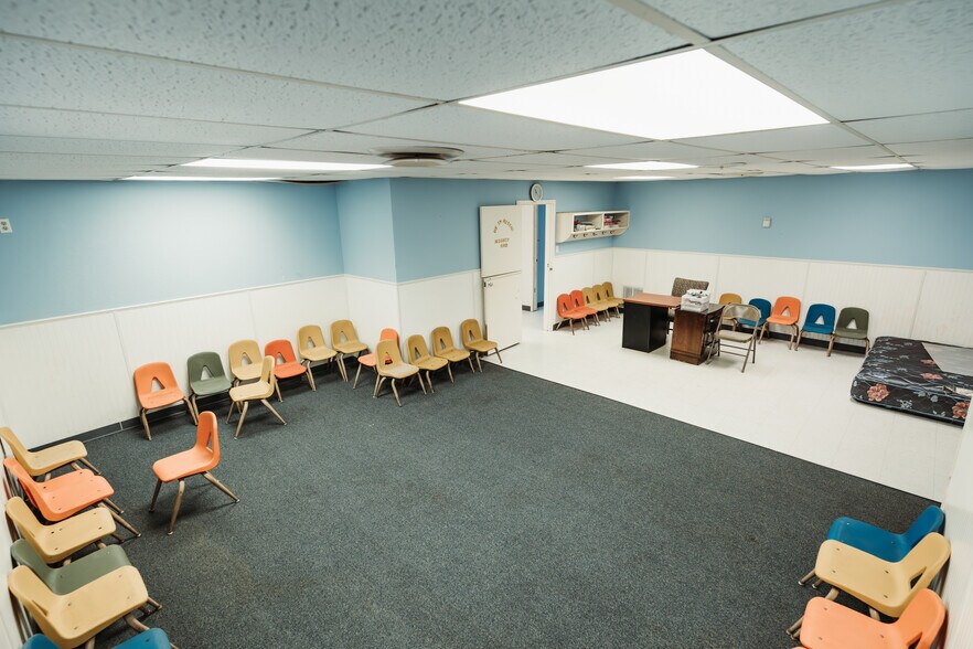 More Photos Of 900 Natchez Ave, Pasadena Schools For Lease